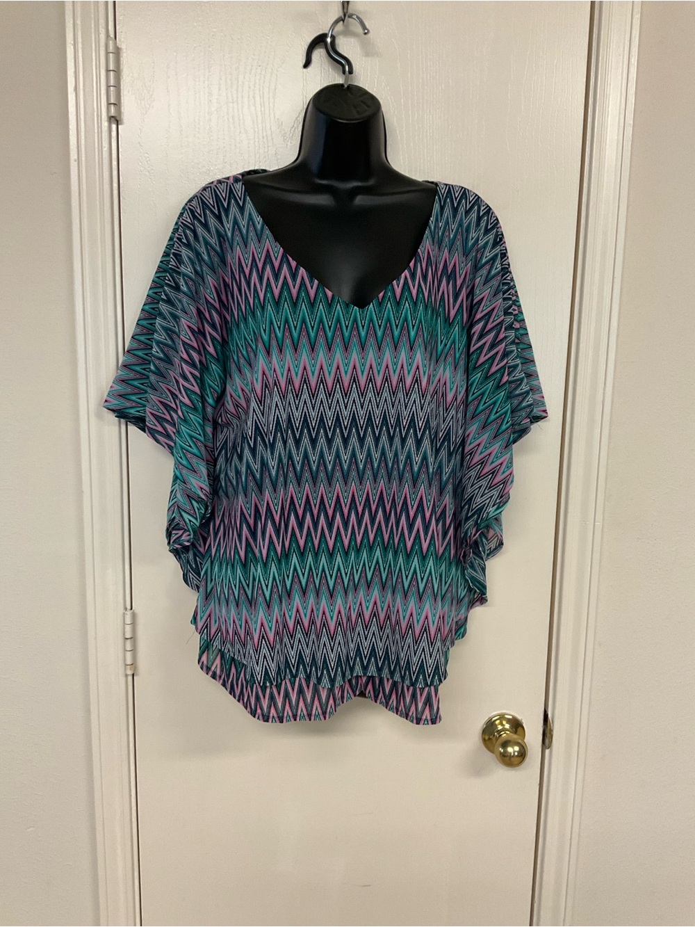 Jennifer Lopez Teal & Purple Zigzag V-Neck Tunic